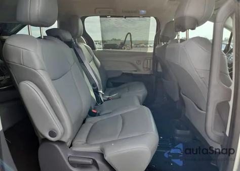 2021 Toyota Sienna Xle z USA, uszkodzony, nr VIN 5TDYRKECXMS066971